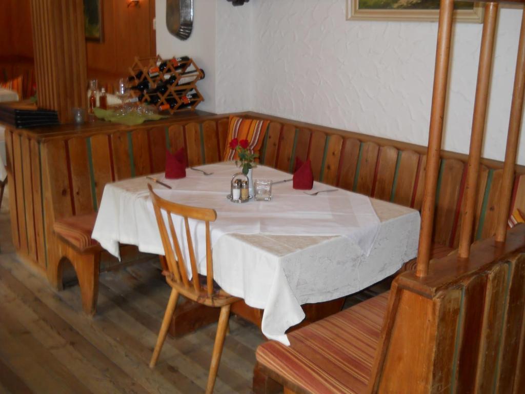 Gasthaus Raiffeisen Hostal Innervillgraten Exterior foto