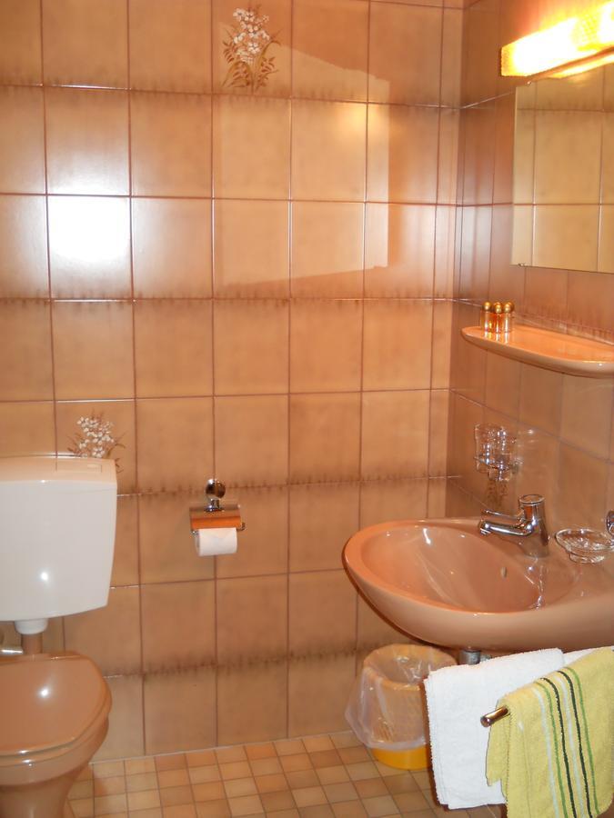 Gasthaus Raiffeisen Hostal Innervillgraten Habitación foto